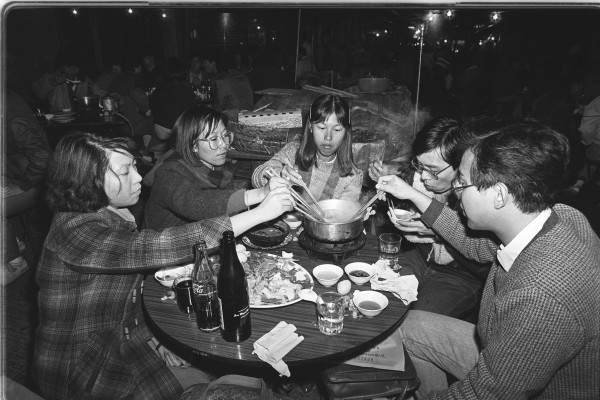 On a cold winter night in 1984, people tuck into a hotpot meal at a street-side food stall in Hong Kong, locally called a “dai pai dong”. Photo: SCMP Archives
