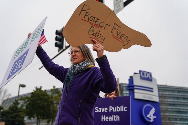 Protesters rally outside CDC headquarter during a meeting of the vaccine committee in Atlanta, Georgia, on Thursday. Photo: AFP