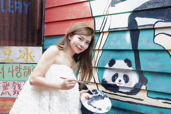 Shen Shishi with her finished painting of a panda. Photo: Handout

