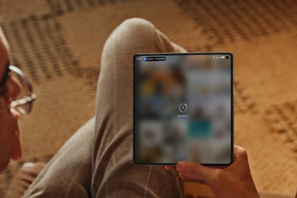 The Huawei Mate X7 features a thickness of 4.5mm when unfolded. Photo: Handout