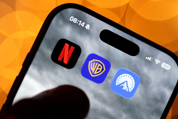 The app logos of Netflix, Warner Bros and Paramount are seen on a smartphone display. Photo: EPA