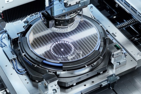 Chinese scientists at a high-security Shenzhen laboratory earlier this year built a prototype extreme ultraviolet lithography machine. Photo: Shutterstock