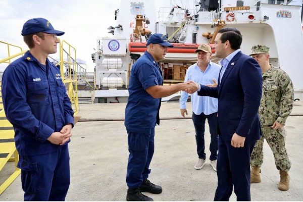 US Ambassador Kevin Cabrera visited the US Coast Guard cutter Alert during its port call in Panama City, highlighting the enduring maritime partnership between the United States and Panama. Photo: Handout
