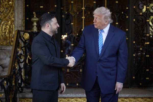 US President Donald Trump (right) meets with Ukrainian President Volodymyr Zelensky in Florida on Sunday. Photo: EPA/Presidential Press Service US President Donald Trump (right) meets with Ukrainian President Volodymyr Zelensky in Florida on Sunday. Photo: EPA/Presidential Press Service
