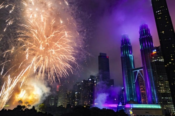 Fireworks explode near the Petronas Twin Towers during New Year’s Eve celebrations in Kuala Lumpur, Malaysia. Photo: Xinhua Fireworks explode near the Petronas Twin Towers during New Year’s Eve celebrations in Kuala Lumpur, Malaysia. Photo: Xinhua