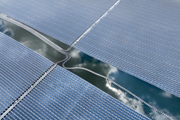 An aerial drone photo taken on August 20, 2024 shows a floating photovoltaic power project in Majiatan county of Lingwu city, northwest China’s Ningxia Hui autonomous region. Photo: Xinhua