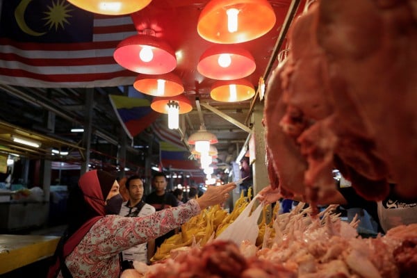 A woman shops at a wet market in Kuala Lumpur. Malaysia is bracing itself for a surge in shipments of American poultry. Photo: Reuters A woman shops at a wet market in Kuala Lumpur. Malaysia is bracing itself for a surge in shipments of American poultry. Photo: Reuters