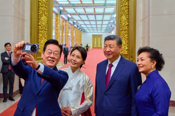 (L-R) South Korean President Lee Jae Myung and his wife, Kim Hea Kyung take a selfie with Chinese President Xi Jinping and his wife, Peng Liyuan, by using a Xiaomi smartphone following a state dinner in Beijing on Monday. Photo: EPA/Yonhap/South Korea Out (L-R) South Korean President Lee Jae Myung and his wife, Kim Hea Kyung take a selfie with Chinese President Xi Jinping and his wife, Peng Liyuan, by using a Xiaomi smartphone following a state dinner in Beijing on Monday. Photo: EPA/Yonhap/South Korea Out