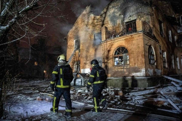 Ukrainian rescuers work to extinguish a fire at a heavily damaged residential building following Russian drone and missile attacks in Kyiv, Ukraine, on January 9. Photo: AFP