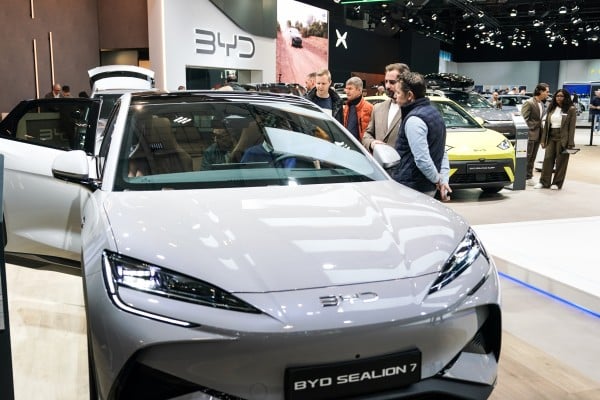 People view BYD cars during the Brussels Motor Show in Brussels, Belgium, on January 10, 2026. Photo: Xinhua People view BYD cars during the Brussels Motor Show in Brussels, Belgium, on January 10, 2026. Photo: Xinhua