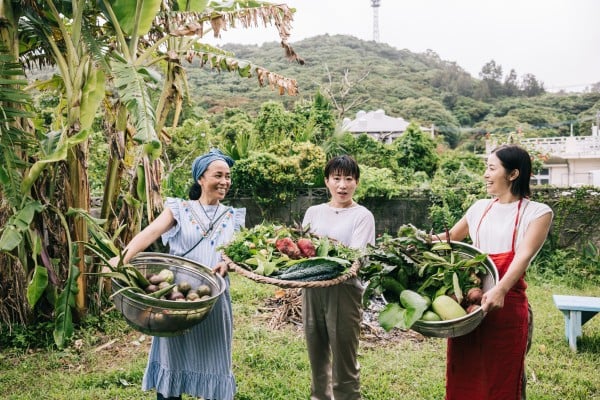 Japanese women in Okinawa show off vegetables freshly picked from their garden. Photo: Getty Images Japanese women in Okinawa show off vegetables freshly picked from their garden. Photo: Getty Images