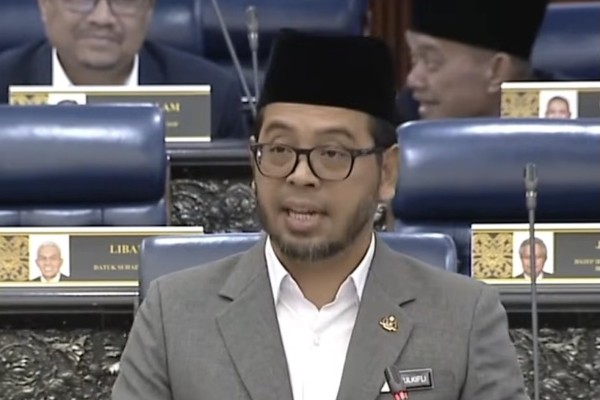 Malaysian Minister for Religious Affairs Zulkifli Hasan has linked work stress to “LGBT acts”. Photo: YouTube/Malaysia’s parliament