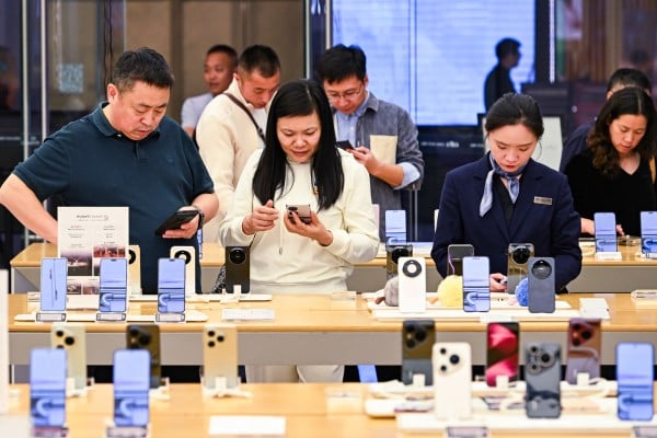 People shop at an international duty free shopping centre in Haikou, Hainan province, on December 18, 2025. Photo: Xinhua People shop at an international duty free shopping centre in Haikou, Hainan province, on December 18, 2025. Photo: Xinhua
