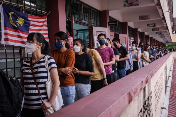 Voters wait in line at a polling station during Malaysia’s 15th general election on November 19, 2022, in Kuala Lumpur. Photo: TNS Voters wait in line at a polling station during Malaysia’s 15th general election on November 19, 2022, in Kuala Lumpur. Photo: TNS