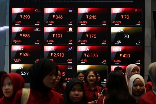 Students walk past an electronic board showing stock market index at the Indonesia Stock Exchange in Jakarta on Monday. Photo: Reuters Students walk past an electronic board showing stock market index at the Indonesia Stock Exchange in Jakarta on Monday. Photo: Reuters