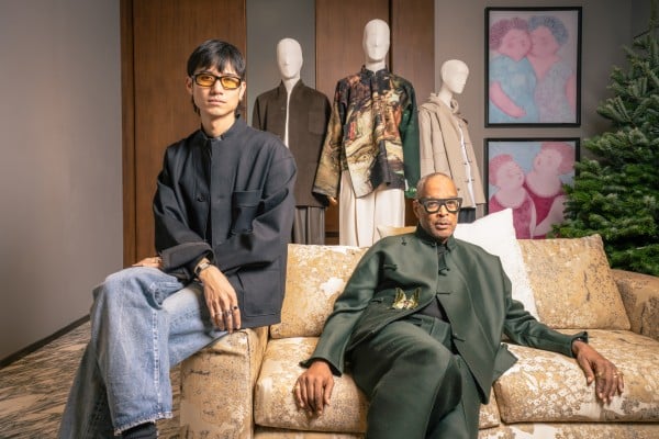 Bohan Qiu (left) and Ian Hylton at the latter’s in-house residency at Rosewood Hong Kong’s Beaureguards boutique. Photo: Alexander Mak Bohan Qiu (left) and Ian Hylton at the latter’s in-house residency at Rosewood Hong Kong’s Beaureguards boutique. Photo: Alexander Mak