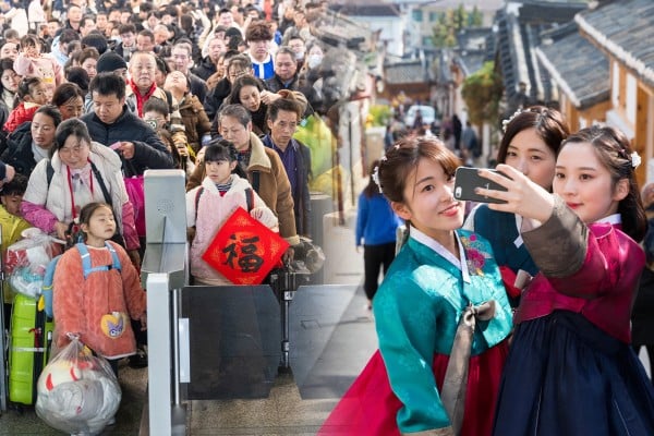South Korea now tops the list of Lunar New Year destinations for Chinese travellers amid heightened tensions between China and the former top destination, Japan.