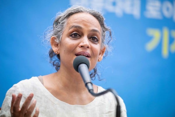 Indian author Arundhati Roy speaks at a press conference in Seoul in November 2021. Photo: AFP Indian author Arundhati Roy speaks at a press conference in Seoul in November 2021. Photo: AFP