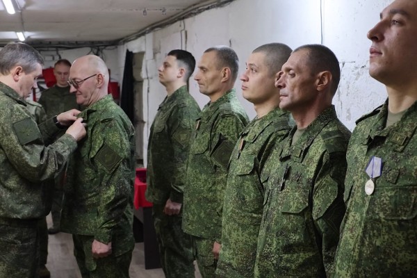 Valery Gerasimov (left), the Russian army’s chief of staff, visits soldiers amid the Russian-Ukrainian conflict. Photo: Russian Defence Ministry via AFP