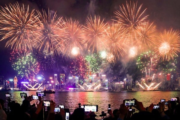 Spectators get a prime view of the fireworks from the Tsim Sha Tsui waterfront. Photo: Jonathan Wong