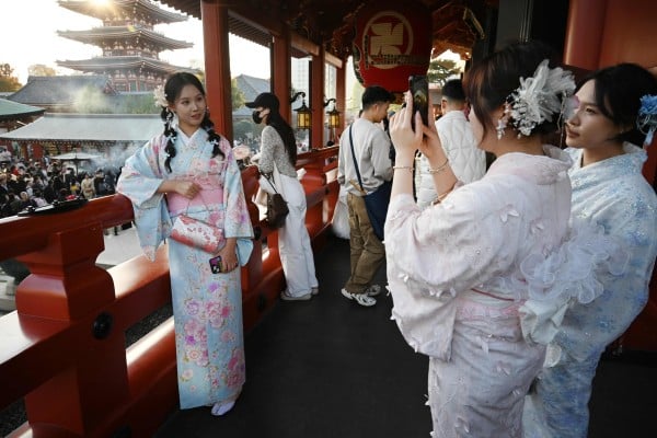 Chinese tourists in kimonos seen at the Sensoji Temple in the Asakusa district of Tokyo on November 15, 2025. Photo: AFP