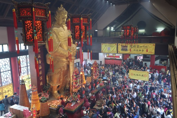 Crowds flocked to the Che Kung Temple in Sha Tin. Photo: Edmond So 