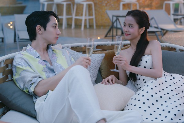 Lee Soo-hyuk (left) and Blackpink’s Jisoo in a still from Korean drama Boyfriend on Demand. The singer-actress will portray an exhausted webtoon producer who finds escape in a mysterious app. Photo: Netflix