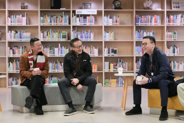 From left, Jack Ma, Joe Tsai and Eddie Wu discuss AI at a school in Hangzhou on Tuesday. Photo: qq.com From left, Jack Ma, Joe Tsai and Eddie Wu discuss AI at a school in Hangzhou on Tuesday. Photo: qq.com