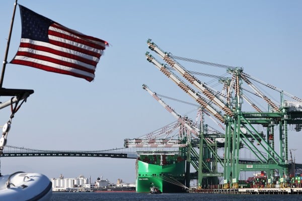 A US flies in front of shipping containers at the Port o Los Angeles in June 2025. Photo: TNS A US flies in front of shipping containers at the Port o Los Angeles in June 2025. Photo: TNS