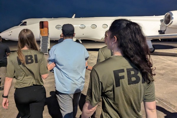 Bangladeshi national Zobaidul Amin is escorted to an aircraft by FBI agents. Photo: X / FBI Director Kash Patel