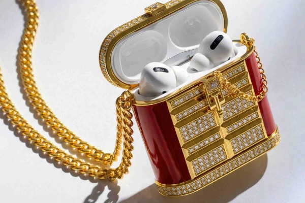 Chow Tai Fook’s diamond-studded gold AirPods case is priced at 788,800 yuan. Photo: Handout