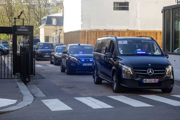 The Chinese delegation arrives in Paris for trade talks with the United States on Sunday. The first meeting between the world’s two biggest economies proved to be a low-key affair. Photo: EPA