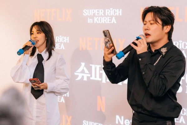 David Yong speaks at an event promoting “Super Rich in Korea”. Photo: Instagram/dynimm