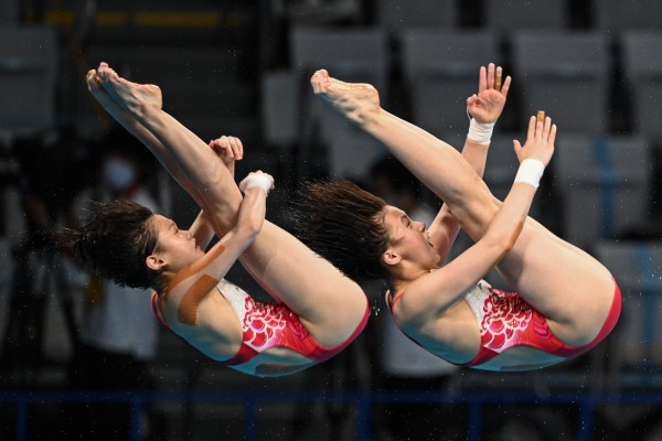 Zhang Jiaqi (left) won the synchronised 10m platform diving with Chen Yuxi at the Tokyo Olympic Games in 2021. Photo: Xinhua