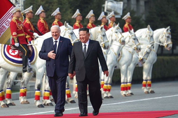 North Korean leader Kim Jong-un (right) and Belarusian President Alexander Lukashenko in Pyongyang on Wednesday. Photo: EPA/Belarusian presidential press service
North Korean leader Kim Jong-un (right) and Belarusian President Alexander Lukashenko in Pyongyang on Wednesday. Photo: EPA/Belarusian presidential press service