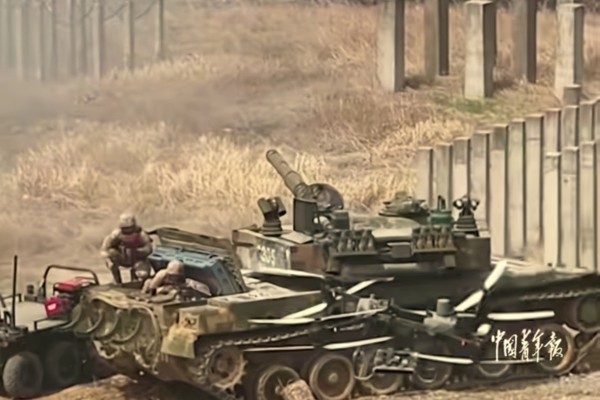 Type 96A main battle tanks equipped with the GL-6 active protection system were seen in video footage released by state media on Sunday. Photo: Weibo/China Youth Daily
