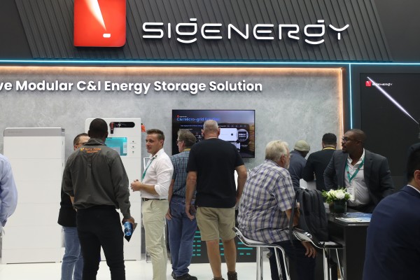 Visitors at the Sigenergy booth during the Solar and Storage Live Africa show in Johannesburg, South Africa, March 25, 2026. Photo: Xinhua