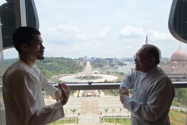 Malaysian Prime Minister Anwar Ibrahim speaks with American streamer Sneako on a wide range of issues in Putrajaya on Friday. Photo: Kick/Sneako Malaysian Prime Minister Anwar Ibrahim speaks with American streamer Sneako on a wide range of issues in Putrajaya on Friday. Photo: Kick/Sneako