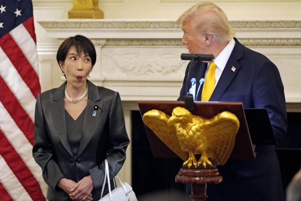 Japanese Prime Minister Sanae Takaichi and US President Donald Trump share a glance during remarks at White House dinner on March 19. Photo: Kyodo