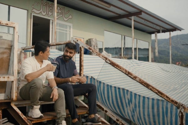 Chris (Kenneth Cheung, left) befriends Singh (Inderjeet Singh) in a still from Let’s Have a Cup of Doodh Patti Chai. Photo: Brian Hung Chris (Kenneth Cheung, left) befriends Singh (Inderjeet Singh) in a still from Let’s Have a Cup of Doodh Patti Chai. Photo: Brian Hung