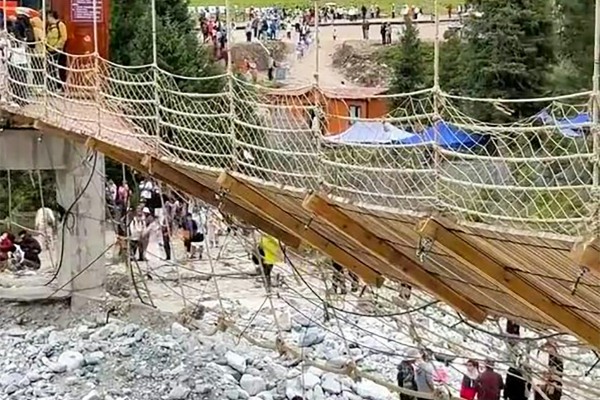 Five people died when the Jiangjun Bridge at the Xiata Scenic Area in Yili, Xinjiang, collapsed last year. Photo: Handout