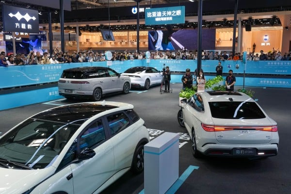 People watch a demonstration of BYD’s self-parking technology during the 2026 Beijing International Automotive Exhibition on April 26, 2026. Photo: Xinhua People watch a demonstration of BYD’s self-parking technology during the 2026 Beijing International Automotive Exhibition on April 26, 2026. Photo: Xinhua