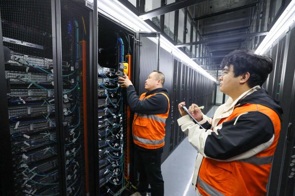 Engineers measure and record the temperature of servers on a digital technology industrial estate in Tianjin, on February 26. Photo: Xinhua 