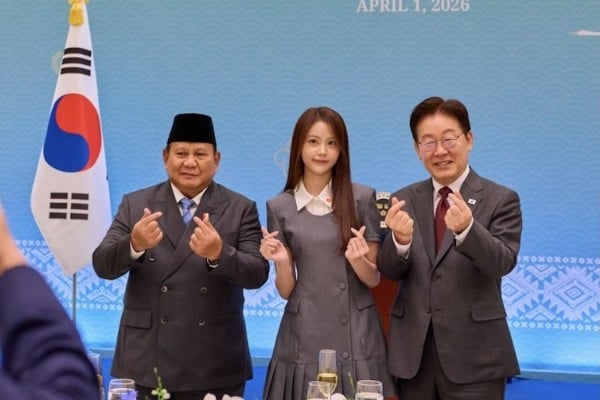 Indonesian K-pop idol Carmen poses for photos alongside Indonesian President Prabowo Subianto and his South Korean counterpart Lee Jae Myung at a state luncheon in Seoul on April 1. Photo: Instagram/2_jaemyung Indonesian K-pop idol Carmen poses for photos alongside Indonesian President Prabowo Subianto and his South Korean counterpart Lee Jae Myung at a state luncheon in Seoul on April 1. Photo: Instagram/2_jaemyung