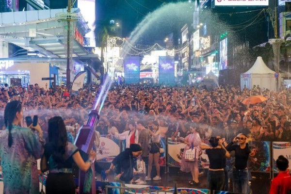 Revellers at the Rain Rave Water Music Festival in Kuala Lumpur, Malaysia. Photo: Facebook/ngakormingofficial