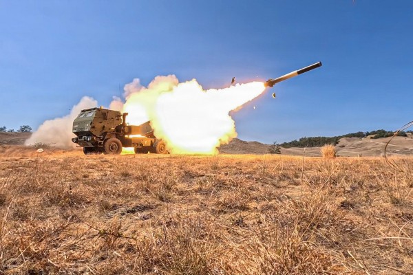 US soldiers fire a HIMARS projectile during a counter-landing live-fire exercise on Monday as part of Balikatan 2026 at La Paz Sand Dunes, Laoag City, the Philippines. Photo: US Army 