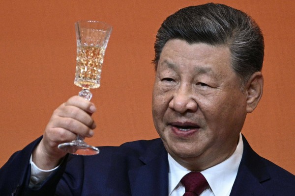 A toast to two countries at the Great Hall of the People on Thursday. Photo: AFP