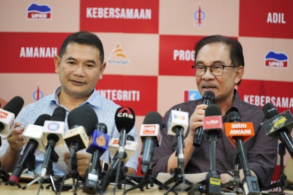 Rafizi Ramli accompanies Anwar Ibrahim as he speaks during a news conference on October 26, 2022. Photo: AP Rafizi Ramli accompanies Anwar Ibrahim as he speaks during a news conference on October 26, 2022. Photo: AP