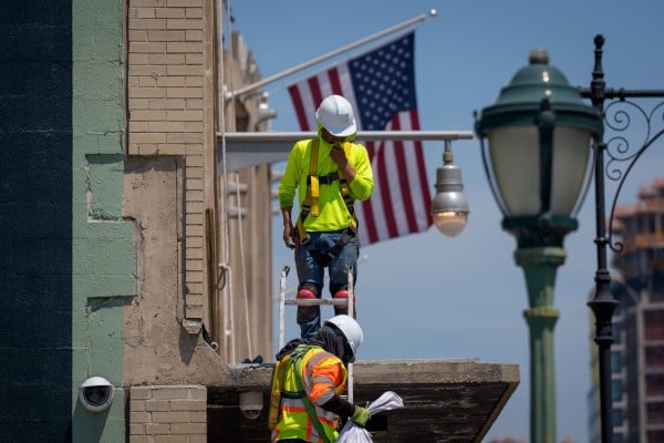 Workers climb down from a building during a heat advisory on Tuesday in New York. Photo: AP Workers climb down from a building during a heat advisory on Tuesday in New York. Photo: AP