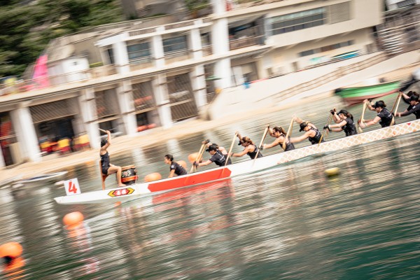 The Renegades, a Hong Kong-based all-women dragon-boat team, train at Stanley Main Beach. Photo: Alexander Mak